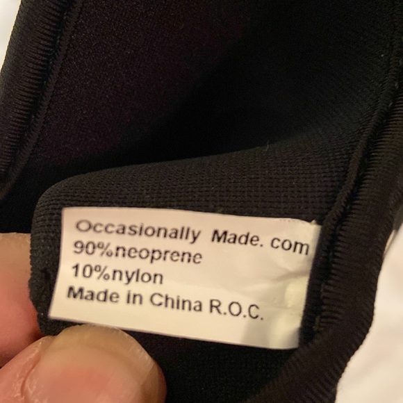 Polka Dot Polyurethane Bottle Bag, “D” Monogram, and Waterproof Cosmetic Tote - Picture 9 of 16